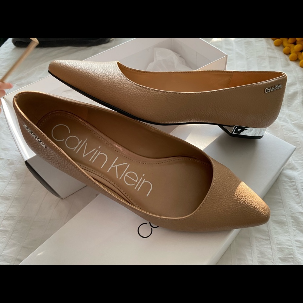 Size 6 1/2 Calvin Klein flats